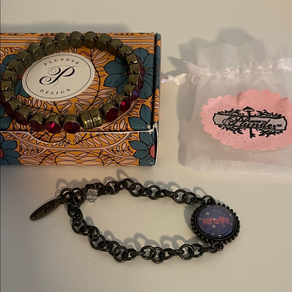 Plunder magnetic Red and Antique Beaded Bracelet Set